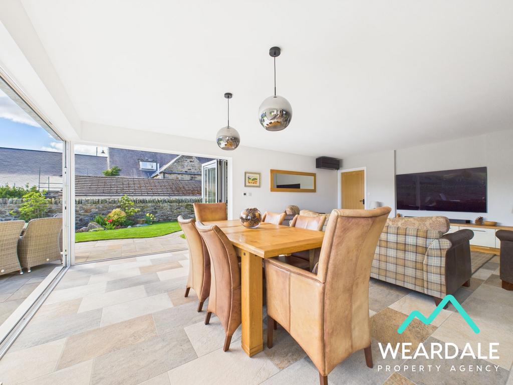 Living/Dining Area