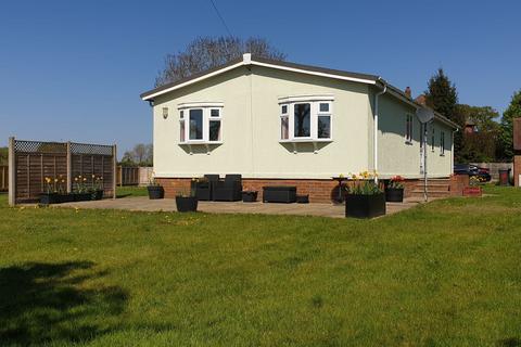 3 bedroom park home to rent, Broad Lane, Wooburn Green, HP10