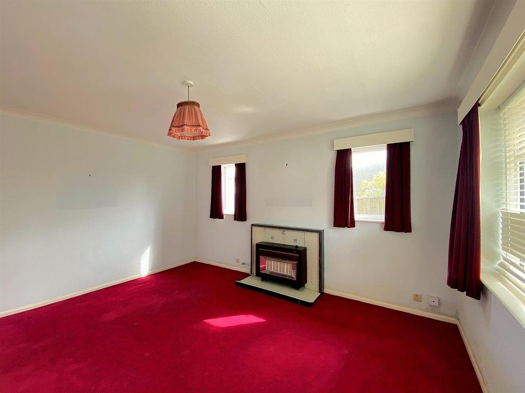 18 Cherry Tree Gardens - Lounge2.jpg