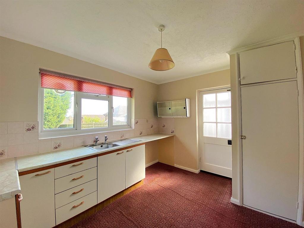 18 Cherry Tree Gardens - Kitchen1.jpg