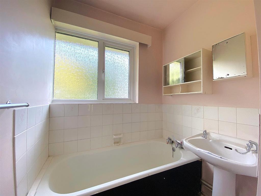 18 Cherry Tree Gardens - Bathroom.jpg