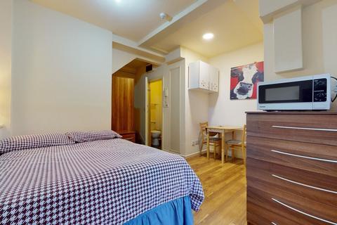 Studio to rent, Chatsworth Road