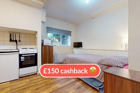 Studio to rent, Chatsworth Road