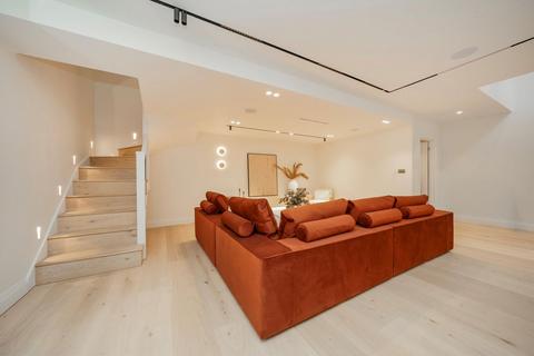 2 bedroom flat for sale, Fellows Road, London NW3