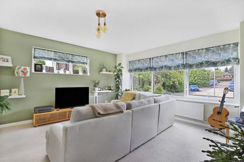 2 bedroom apartment for sale, Cedar Close, Buckhurst Hill, IG9