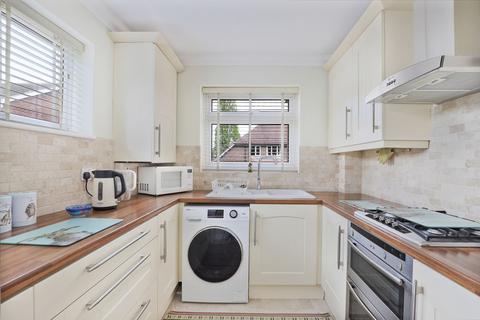 2 bedroom apartment for sale, Cedar Close, Buckhurst Hill, IG9