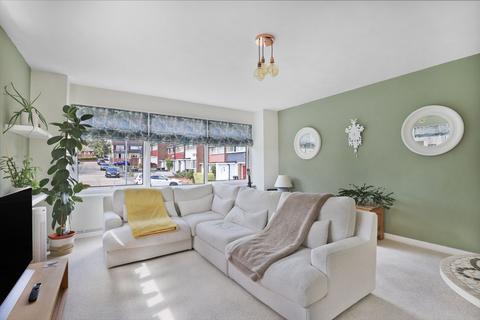 2 bedroom apartment for sale, Cedar Close, Buckhurst Hill, IG9