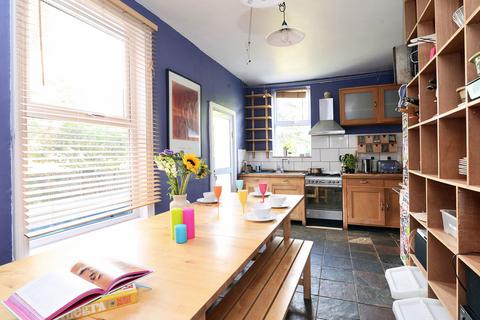 5 bedroom semi-detached house to rent, Hardwick Grove, West Bridgford