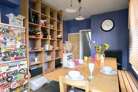 5 bedroom semi-detached house to rent, Hardwick Grove, West Bridgford