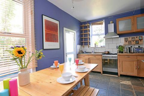 5 bedroom semi-detached house to rent, Hardwick Grove, West Bridgford