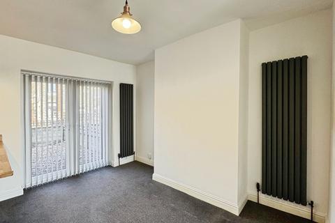 3 bedroom semi-detached house to rent, Albion Road, Bradford BD10