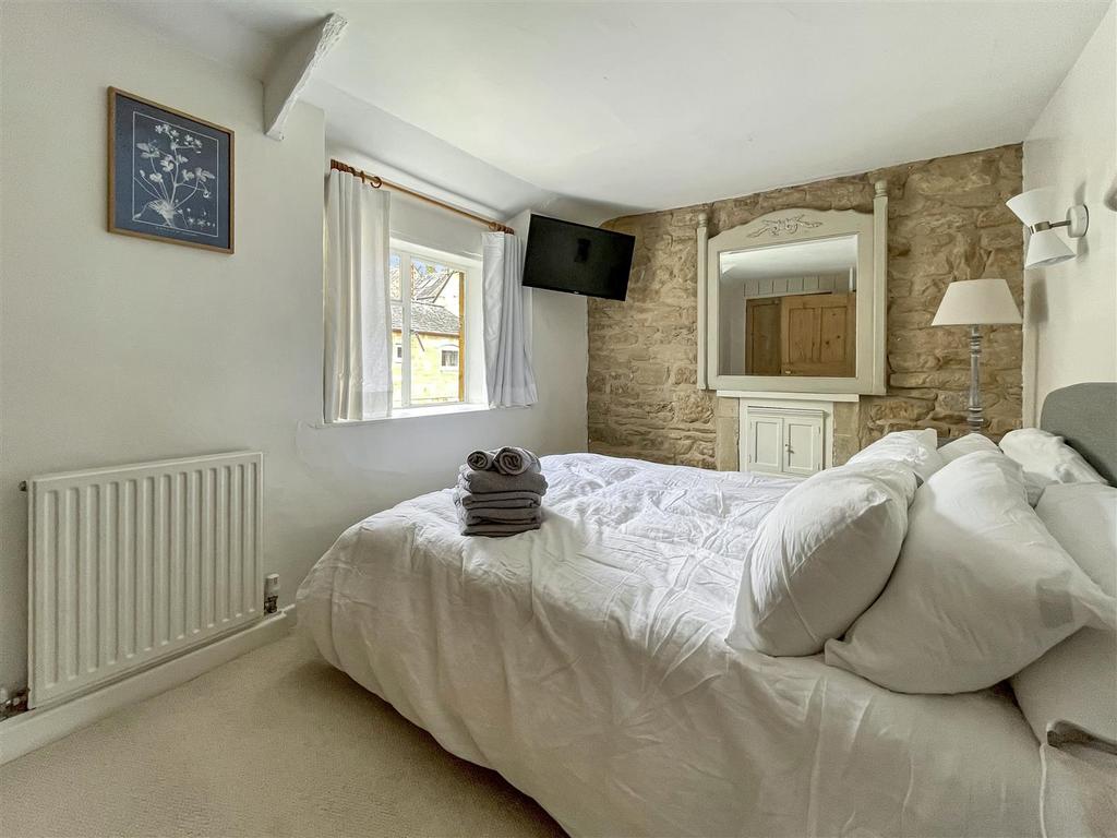 Bed 1.JPG
