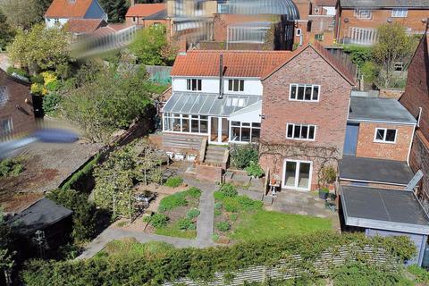 3 bedroom detached house for sale, Grays Court, Louth LN11 0FG