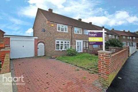 56 Dartfields, Romford, RM3 8DQ