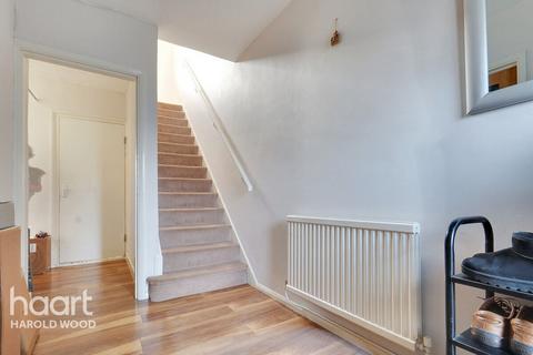 56 Dartfields, Romford, RM3 8DQ
