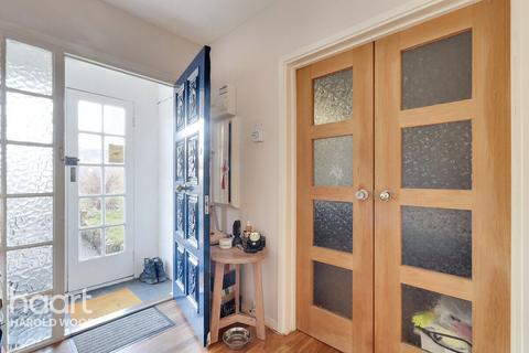 56 Dartfields, Romford, RM3 8DQ