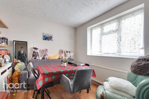 56 Dartfields, Romford, RM3 8DQ