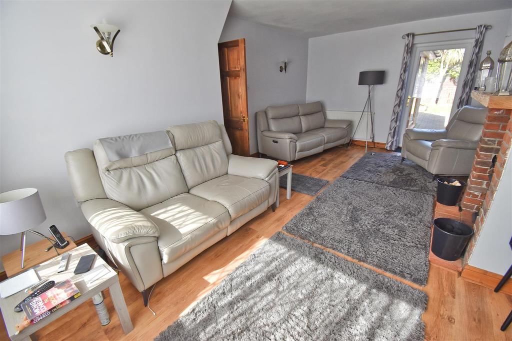 Lounge 3.jpg