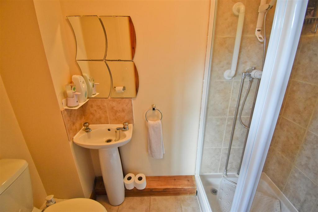 GF Ensuite.jpg