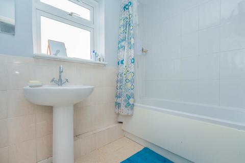 6 Alexander Place, Irthlingborough, Wellingborough, NN9 5UX