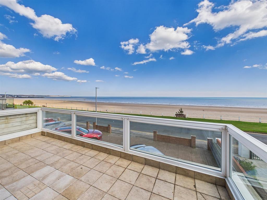 Outer balcony: