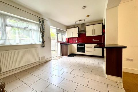 3 bedroom semi-detached house to rent, Whitefriars Drive, Harrow