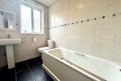 3 bedroom semi-detached house to rent, Whitefriars Drive, Harrow