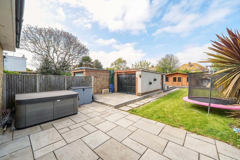 4 bedroom detached house for sale, Hartsdown Road, Margate