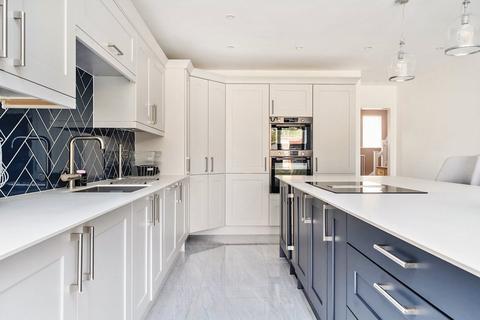 4 bedroom detached house for sale, Hartsdown Road, Margate