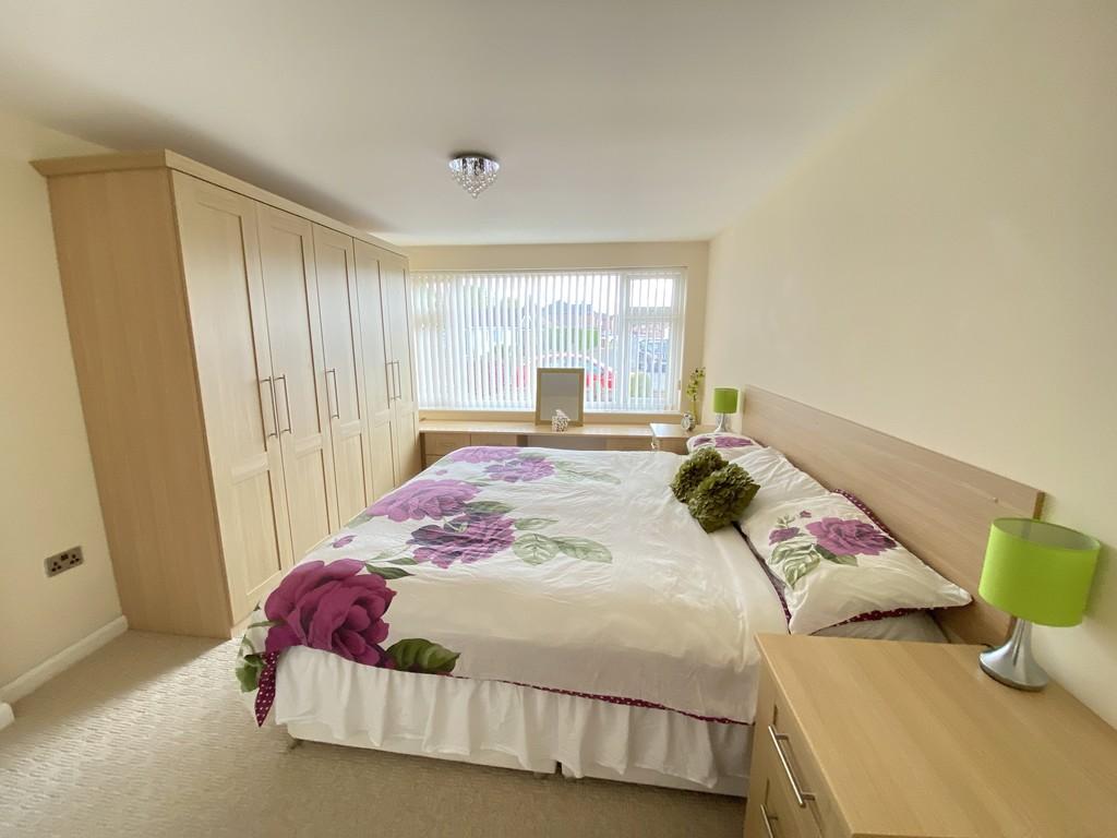 Principal bedroom