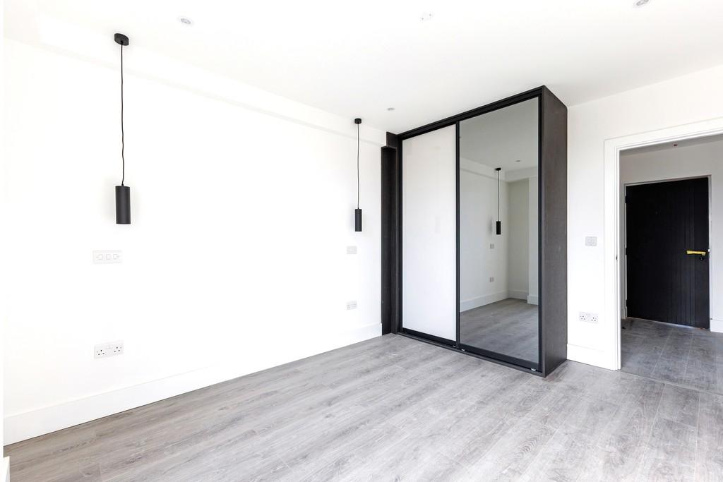 90558 Flat-8-2-4-Sidney-Street (11)