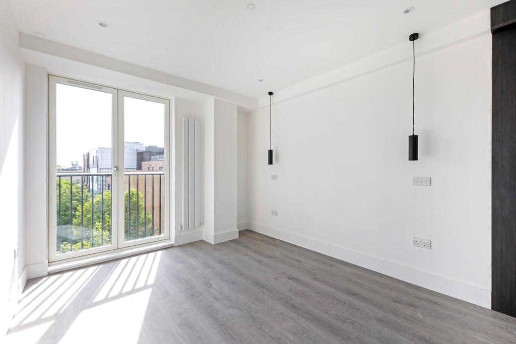 90558 Flat-8-2-4-Sidney-Street (12)