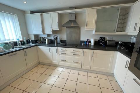 2 bedroom apartment for sale, Pier Road, Littlehampton