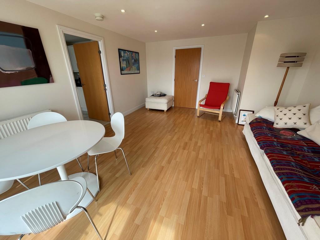 Flat 21 County Wharf Lounge 3