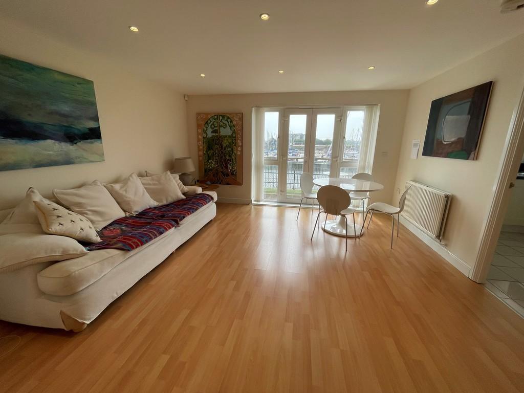 Flat 21 County Wharf Lounge 1