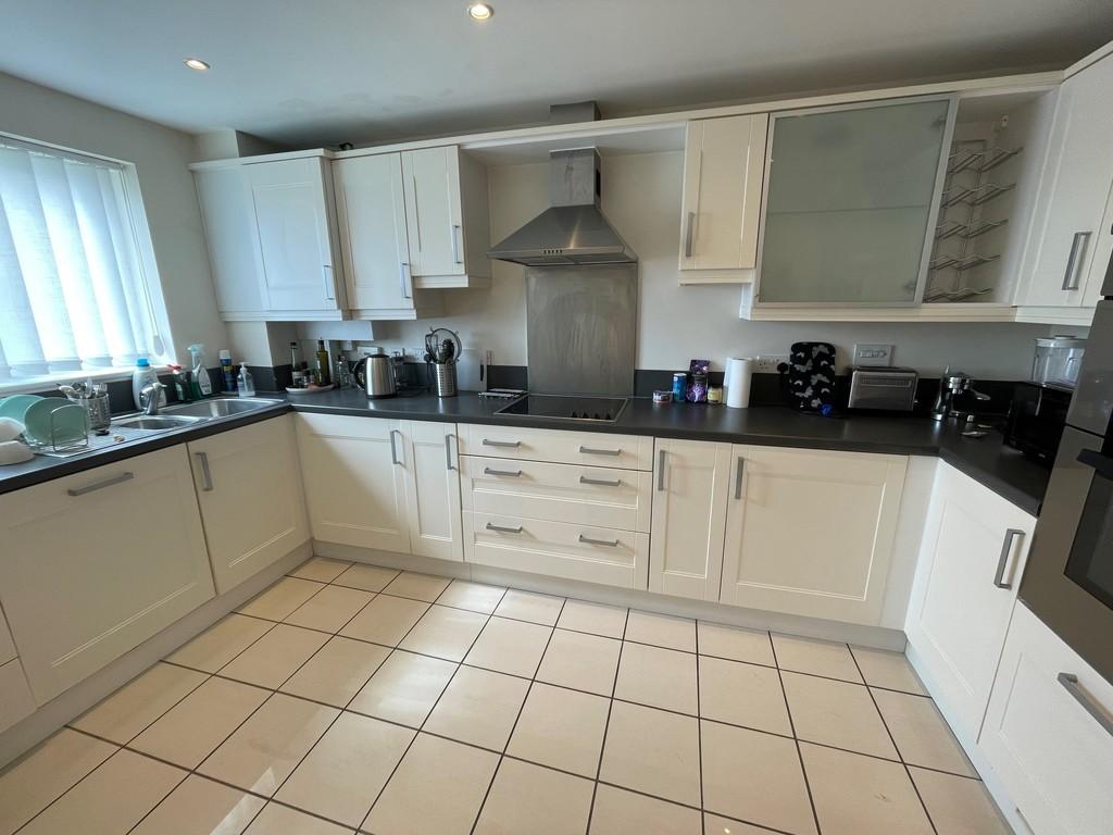 Flat 21 County Wharf Kitchen