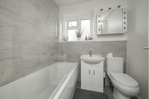 10 Adrian Close, Harefield, Uxbridge, UB9 6EN