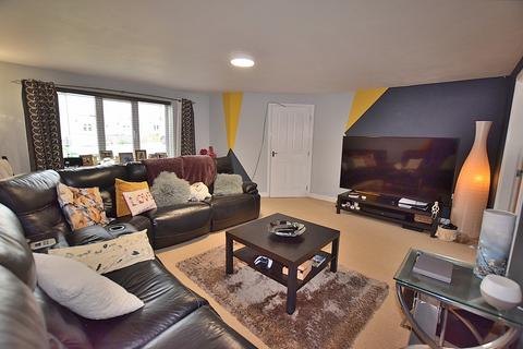 3 bedroom end of terrace house for sale, Colville Court, Colburn