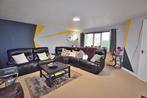 3 bedroom end of terrace house for sale, Colville Court, Colburn