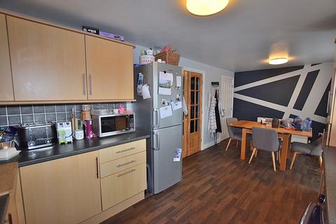 3 bedroom end of terrace house for sale, Colville Court, Colburn