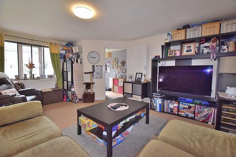 3 bedroom end of terrace house for sale, Colville Court, Colburn