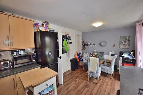 3 bedroom end of terrace house for sale, Colville Court, Colburn
