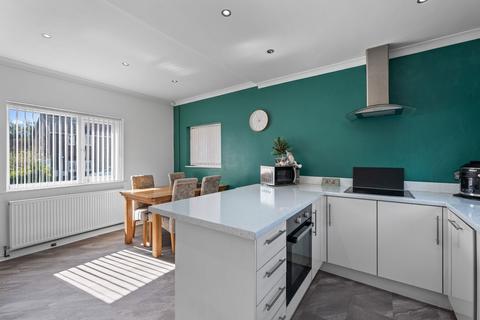 98 Wharncliffe Road, Wakefield, WF2 7PZ