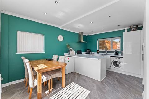 98 Wharncliffe Road, Wakefield, WF2 7PZ