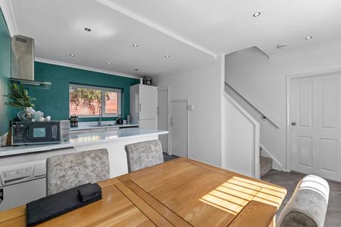 98 Wharncliffe Road, Wakefield, WF2 7PZ