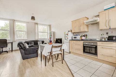 2 bedroom flat to rent, Yukon Road, London