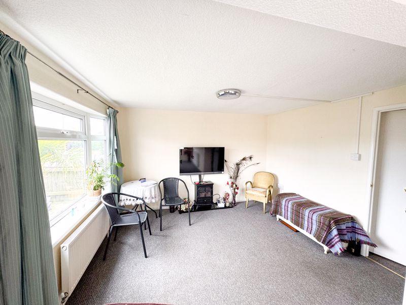 Lounge side