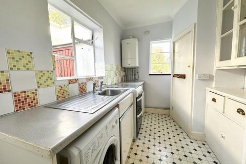 2 bedroom ground floor flat for sale, Manor Green Road, Epsom