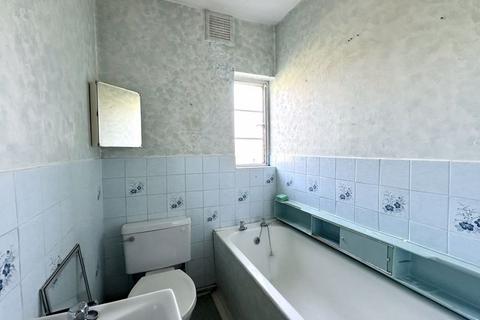 2 bedroom ground floor flat for sale, Manor Green Road, Epsom