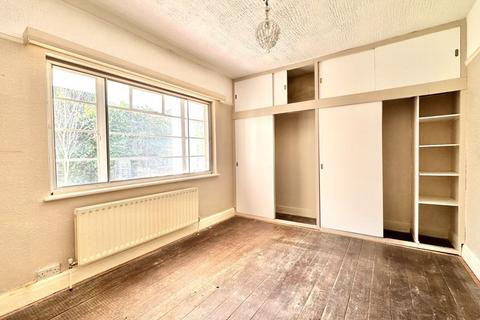 2 bedroom ground floor flat for sale, Manor Green Road, Epsom